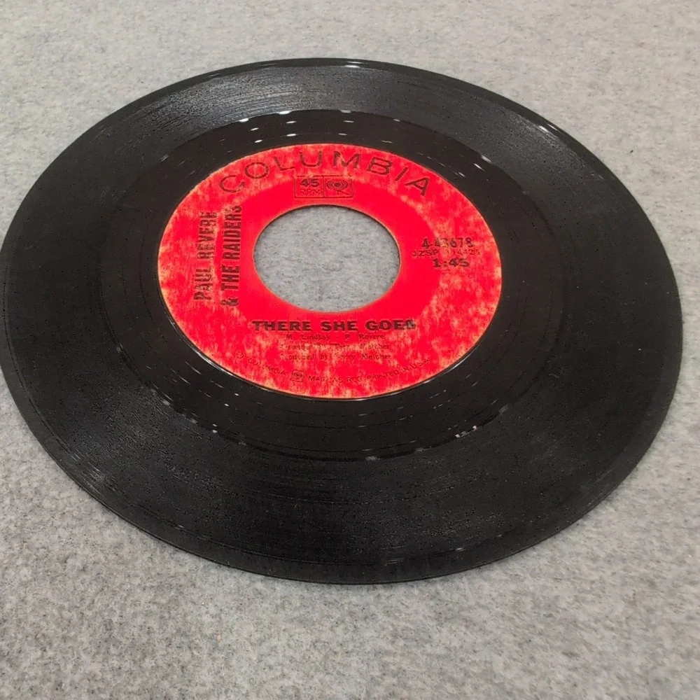 Paul Revere & The Raiders Hungry There She Goes 45 RPM Columbia 4-43678 Vinyl - Picture 4 of 4